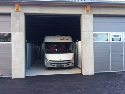 Abstellplatz - Garage einzeln versperrbar - Österreich - Einstellplatz 7km nördlich von Wien Autobahnknoten Eibesbrunn G3