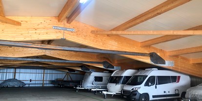 Abstellplatz - Garage einzeln versperrbar - Schwarzwald - Camperhalle 2 - Einstellplatz Wohnmobile,Wohnwagen, Boote, Fahrzeuge ect, plus Werkstattboxen