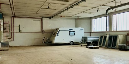 Abstellplatz - geeignet für: Anhänger - Oberösterreich - Hartl Vermietung: Einstellplätze für Fahrzeuge aller Art und Lagerräume zu vermieten