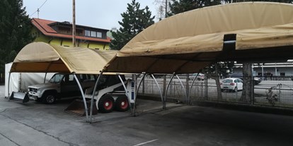Abstellplatz - geeignet für: Boote - Hall in Tirol - Ansicht überdachte Stellplätze im Freien. - Gut angebundener Stellplatz mitten im Inntal
