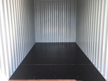 Abstellplatz - geeignet für: Oldtimer - PLZ 7100 (Österreich) - Innenansicht Lagercontainer - Mietgaragen & Freiflächen Neusiedl am See