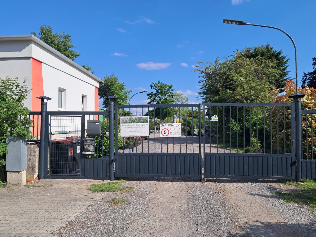 Abstellplatz: Gesichertes Einfahrtstor mit Videoüberwachung - Natur & Freizeit - Campingverein