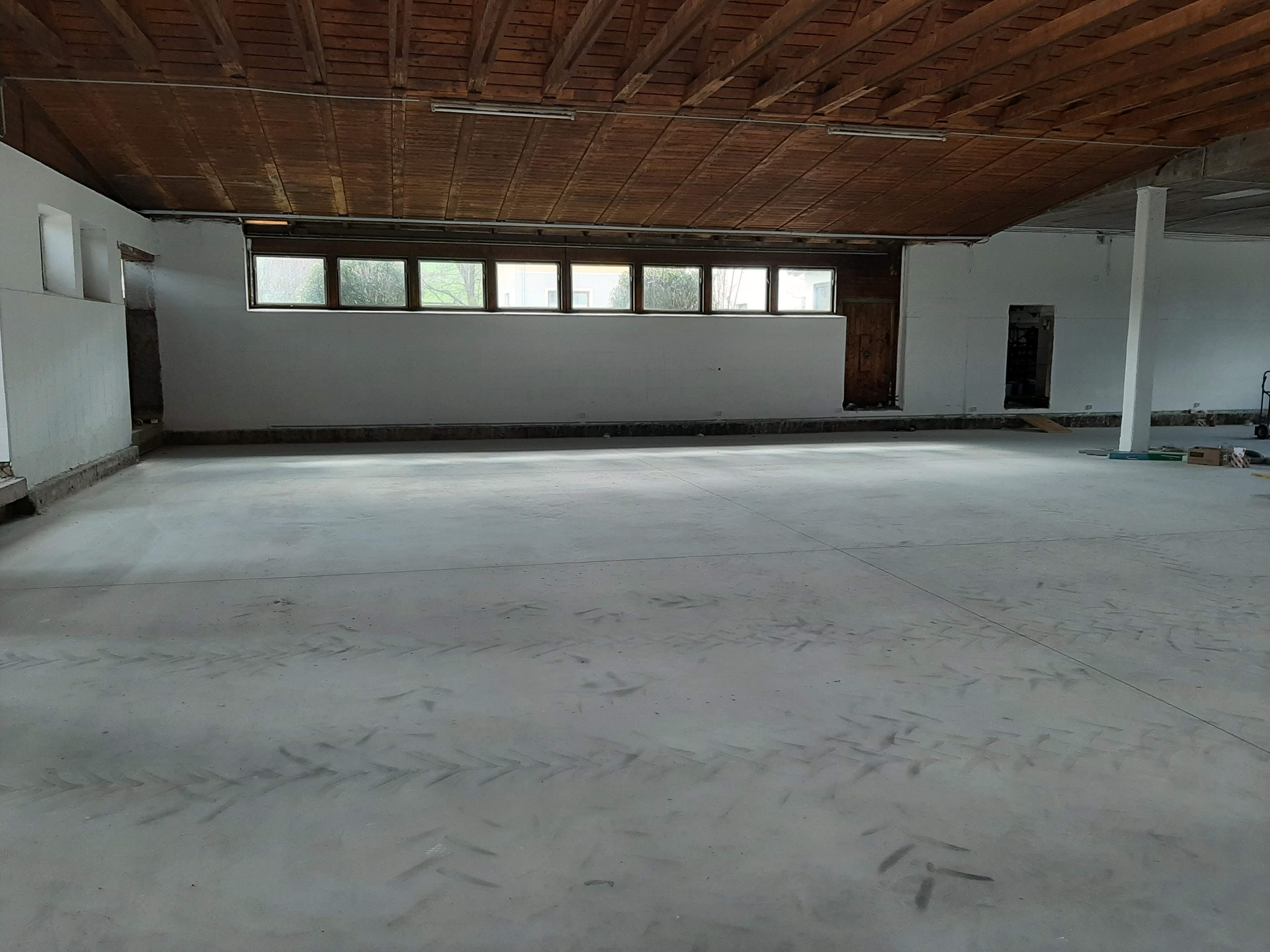 Abstellplatz: Hallenplatz f. Wohnwägen Nähe Innkreisautobahn Auffahrt Haag/H.