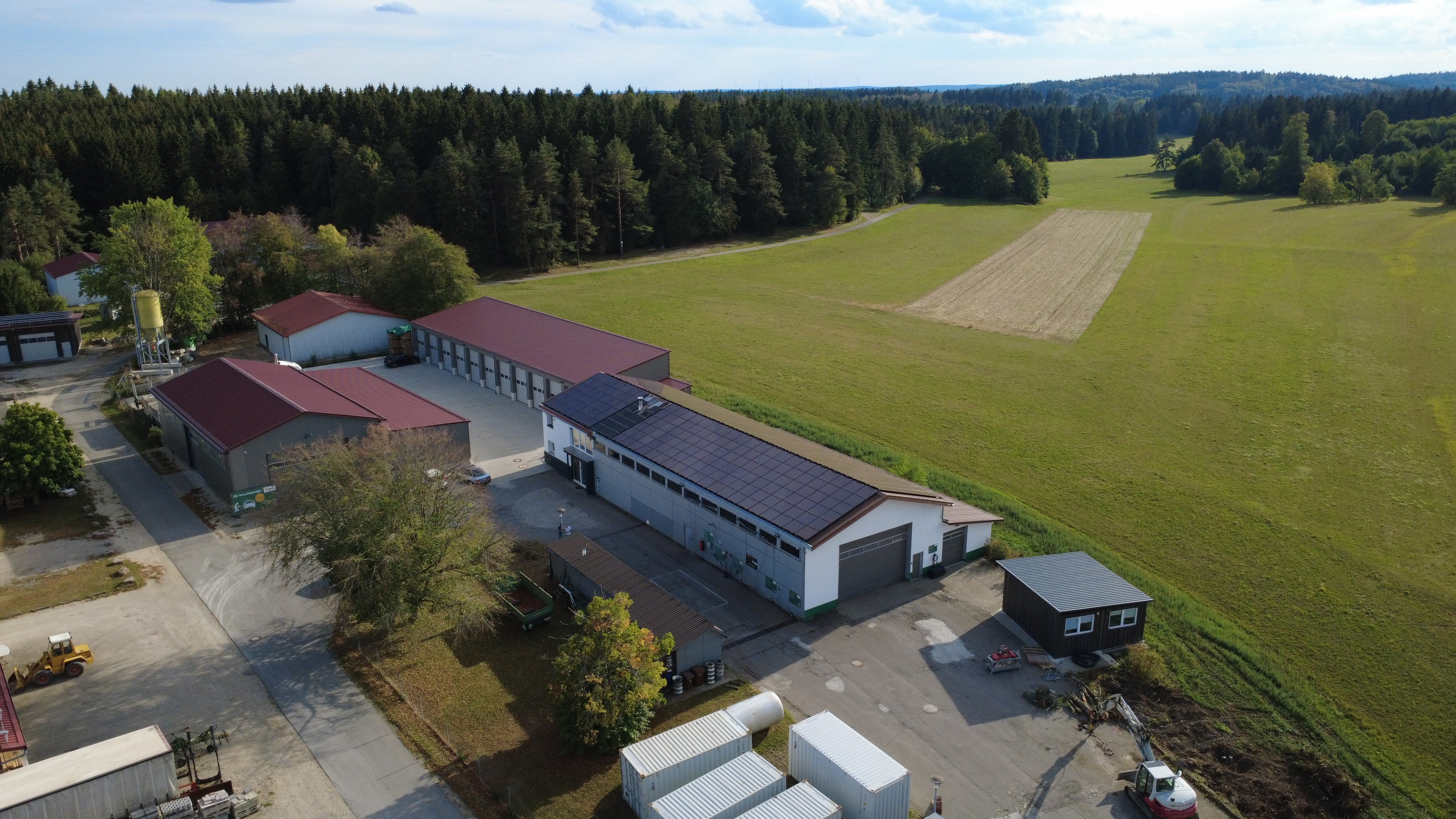 Abstellplatz: Gelände 2 - Fahrzeug-Abstellplatz, Carport, Garage, Lager – eingezäunt & kameraüberwacht, inkl. Sanitär - Dreher Garagen- und Gewerbepark Königsheim bei Tuttlingen