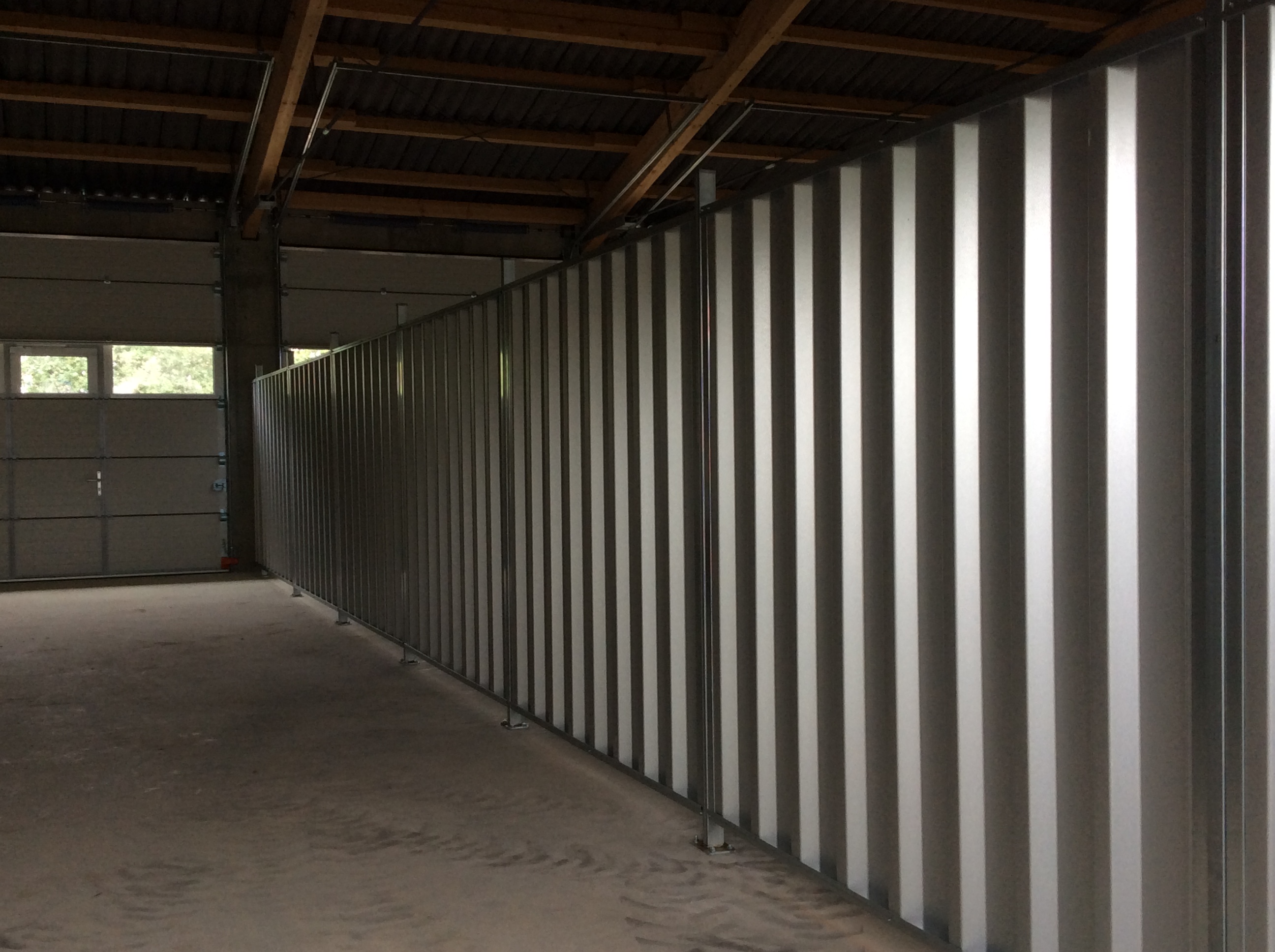 Abstellplatz - geeignet für: Motorräder - Eibesbrunn - Einstellplatz 7km nördlich von Wien Autobahnknoten Eibesbrunn G3