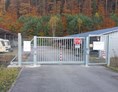 Einstellplatz: Einfahrt, topografisch die einzige Zufahrtsmöglichkeit - Einstellplätze im Solarpark Dahn bei Firma Gethmann-Becker-Pötsch GbR