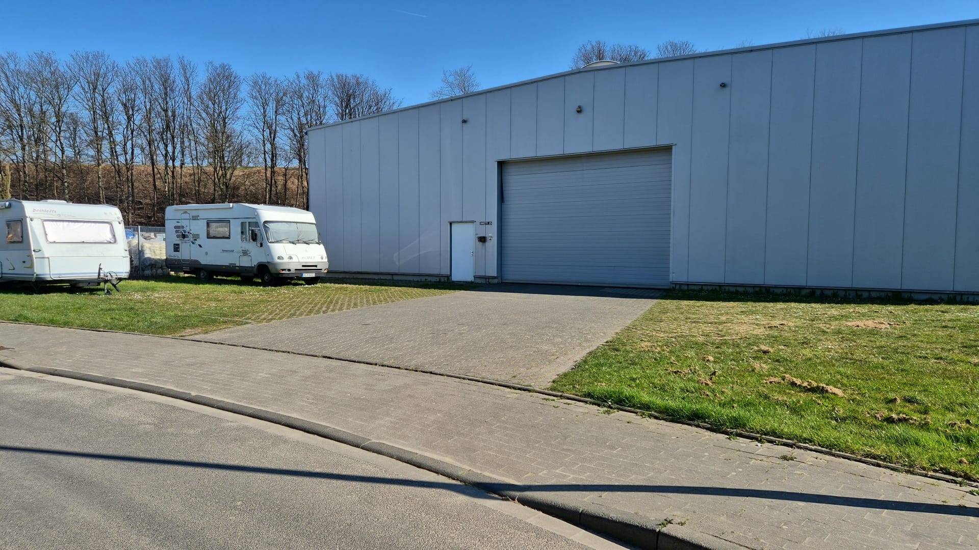 Einstellplatz: Halle 1 aussen - Volta-Park Bergheim