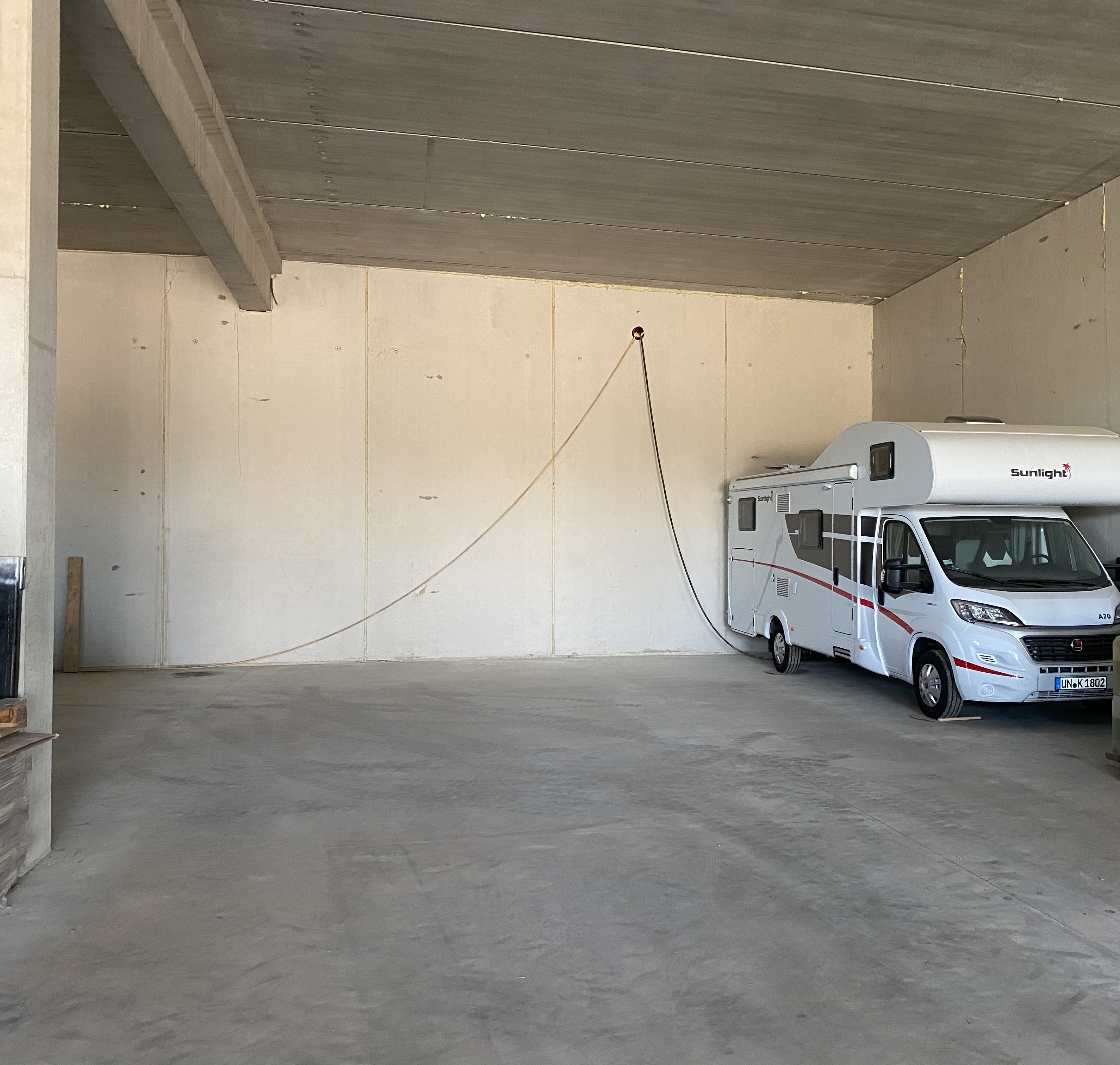 Einstellplatz: Für Wohnmobil Boot Pkw Sportwagen usw - Lucky Storage nähe Wien