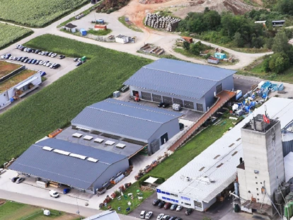 Abstellplatz - geeignet für: Anhänger - Schweiz - Gewerbpark Hallau
3 Hallen für Gewerbetreibende und Private - Einstellplatz Wohnmobile,Wohnwagen, Boote, Fahrzeuge ect, plus Werkstattboxen