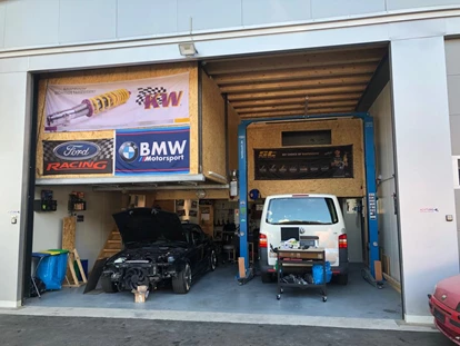 Abstellplatz - geeignet für: Anhänger - Schweiz - Werkstattboxen in verschieden Grössen
Individueller Ausbau 
Sektionaltor mit Code - Einstellplatz Wohnmobile,Wohnwagen, Boote, Fahrzeuge ect, plus Werkstattboxen