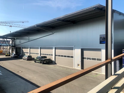 Abstellplatz - geeignet für: Anhänger - Schweiz - Camperhalle 3 mit Werkstattboxen - Einstellplatz Wohnmobile,Wohnwagen, Boote, Fahrzeuge ect, plus Werkstattboxen