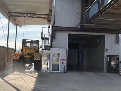 Abstellplatz - geeignet für: Anhänger - Schweiz - Einstellplatz Wohnmobile,Wohnwagen, Boote, Fahrzeuge ect, plus Werkstattboxen