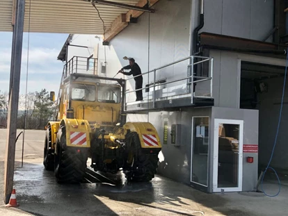 Abstellplatz - geeignet für: Anhänger - Schweiz - Einstellplatz Wohnmobile,Wohnwagen, Boote, Fahrzeuge ect, plus Werkstattboxen