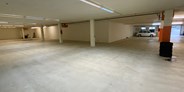 Abstellplatz - Art des Stellplatz: befestigter Platz - Einstellplatz in Halle für PKW, Oldtimer und Motorräder - Wohnmobile, Wohnwagen unüberdacht möglich