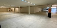 Abstellplatz - Art des Stellplatz: befestigter Platz - Einstellplatz in Halle für PKW, Oldtimer und Motorräder - Wohnmobile, Wohnwagen unüberdacht möglich
