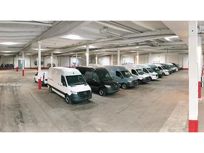 Abstellplatz - Autobahn - Deutschland - Damla Nas