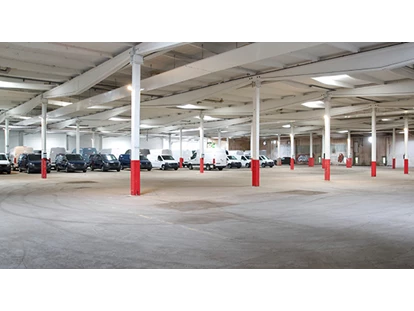 Abstellplatz - Autobahn - Deutschland - Damla Nas