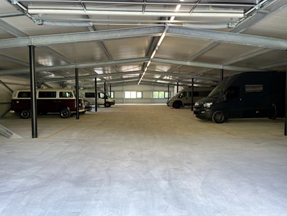 Abstellplatz - geeignet für: Anhänger - Schweiz - Einstellplatz Wohnmobile, Autos, Oldtimer, Boot etc.