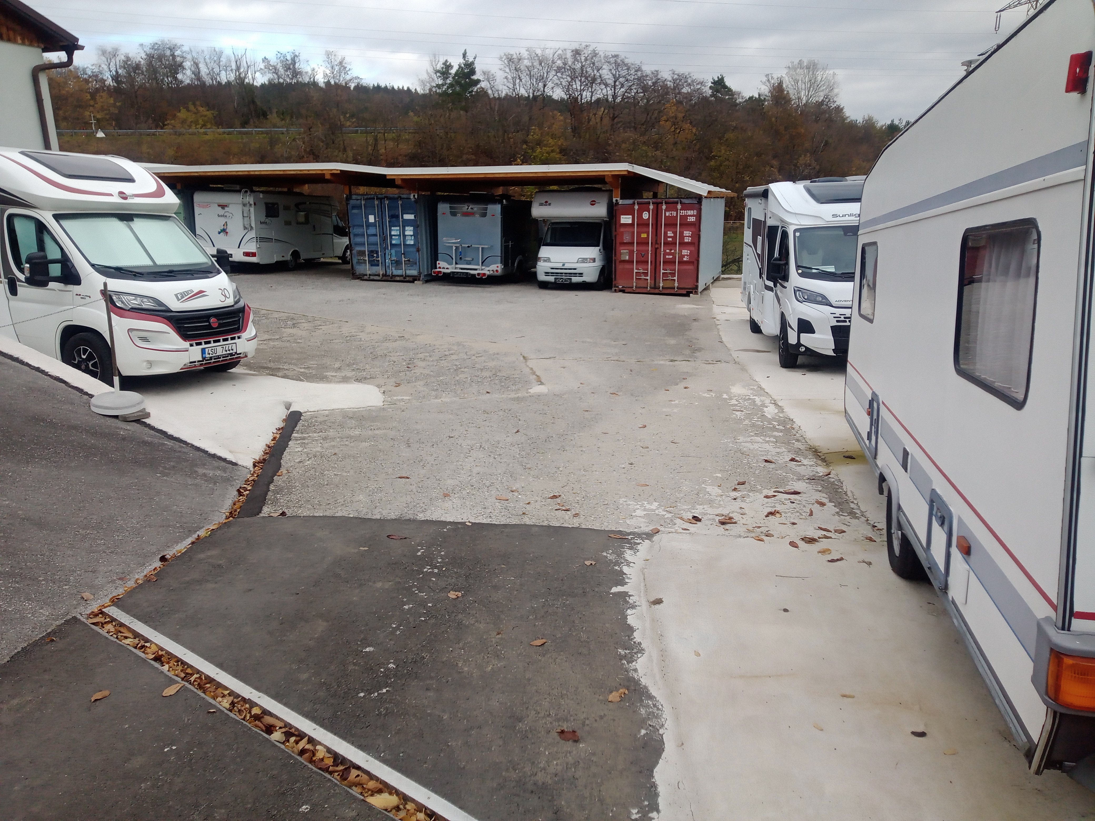 Abstellplatz - Bewachung: Videoüberwachung - Bad Sauerbrunn - Parkplatz, Carports und Container - Wohnmobil Einstellplätze + Lagerfläche S4
