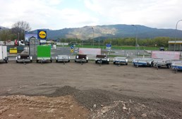 Abstellplatz: Wir bieten auf unserem PKW-Anhänger Verkaufsgelände Abstellplätze für Wohnwagen, Wohnmobile, PKW-Anhänger und Bootsanhänger an. - Abstellplätze in Anif-Niederalm in Salzburg Süd