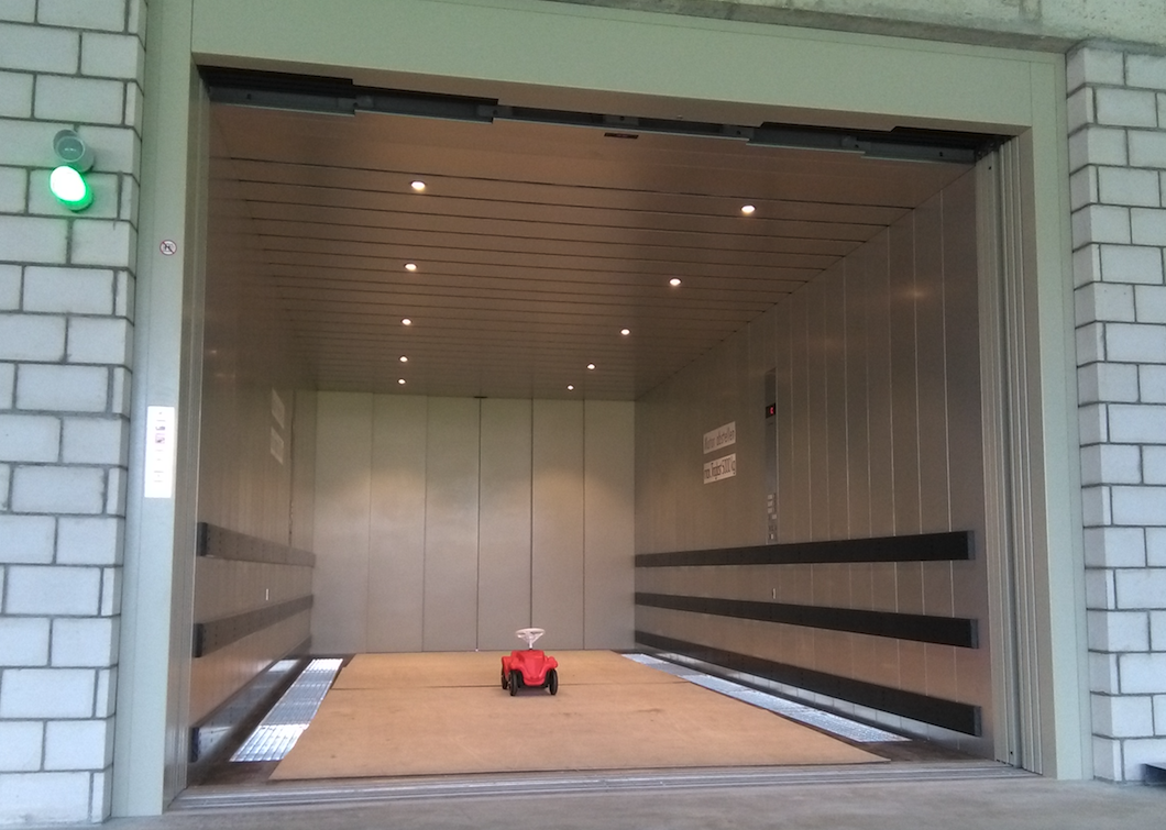 Abstellplatz - geeignet für: Oldtimer - Thurgau - Autoaufzug für PW, Erschliessung OG's - Einstellplatz für Wohnmobil, Oldtimer, Cabrio, Boote 