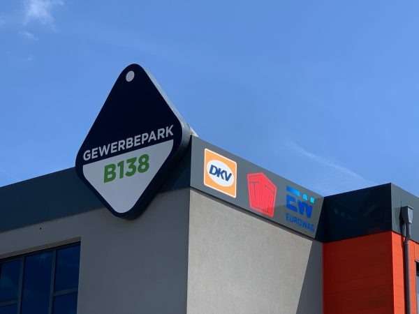 Abstellplatz - geeignet für: Wohnwagen - Oberösterreich - Einstellplatz beim Gewerbepark B138