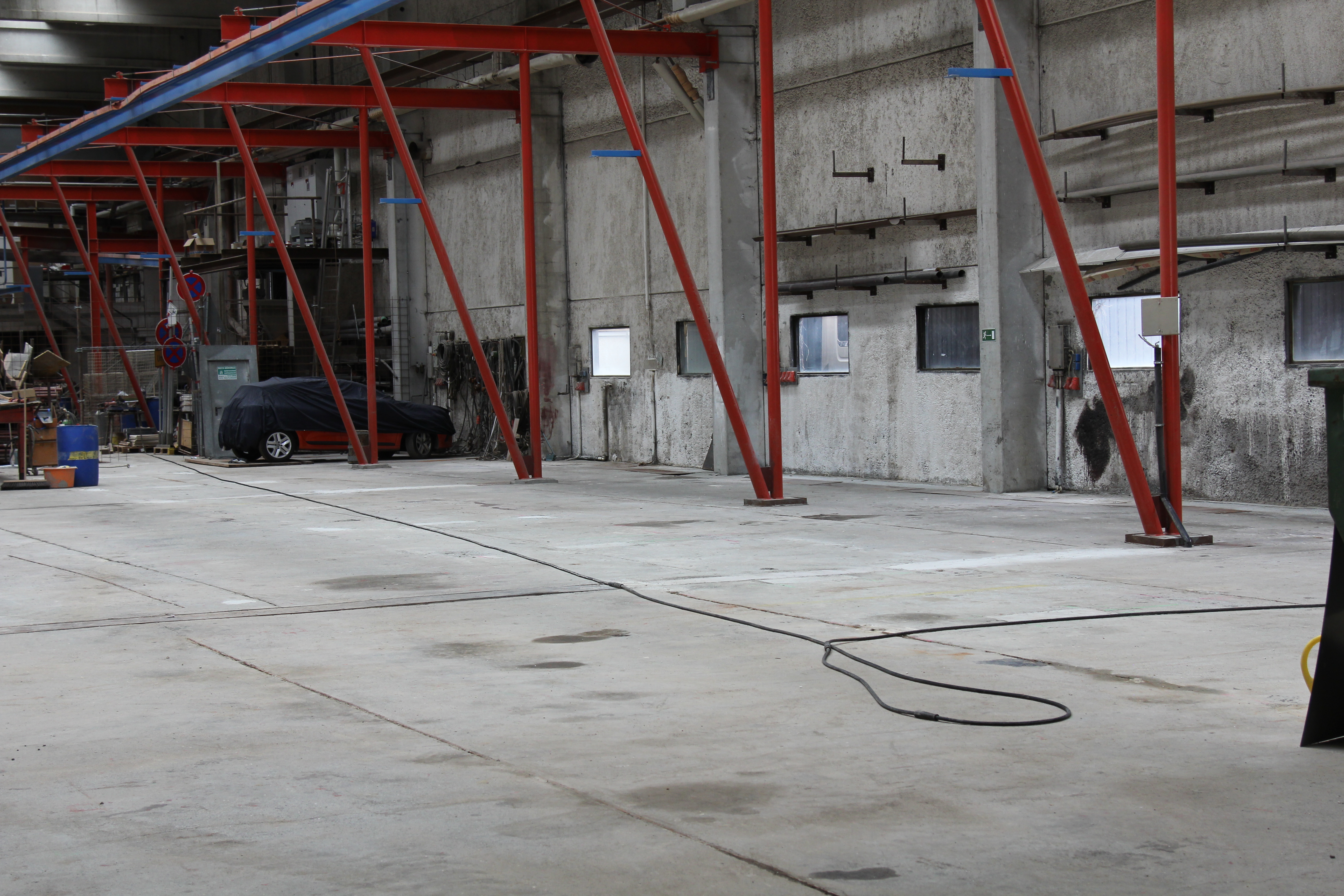 Abstellplatz - geeignet für: Wohnwagen - Baden-Württemberg - Hallenstellplatz Länge 8 m - XXL Park