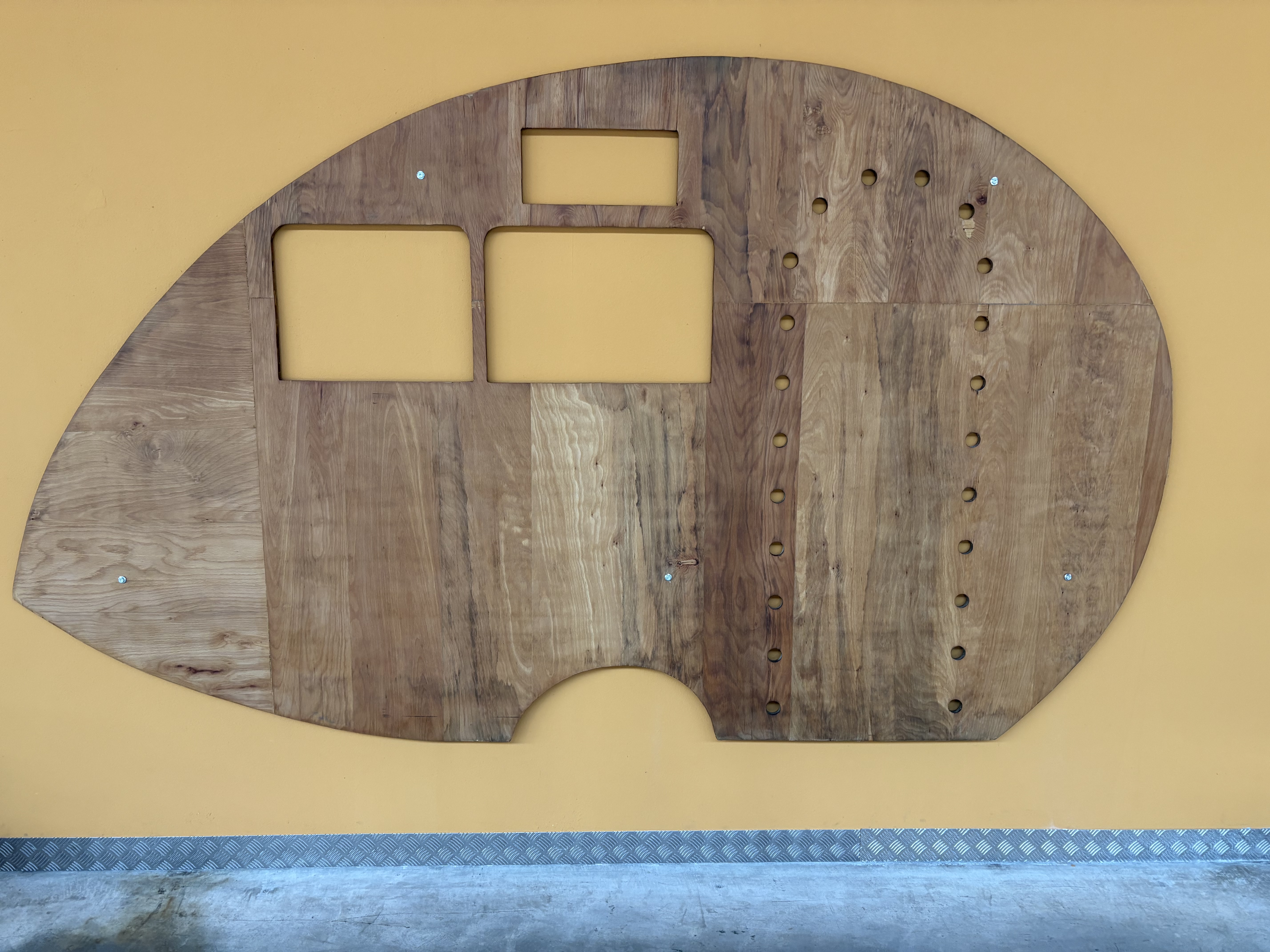 Abstellplatz - geeignet für: Oldtimer - Deutschland - Wandschmuck in Haupthalle - Halleneinstellplätze