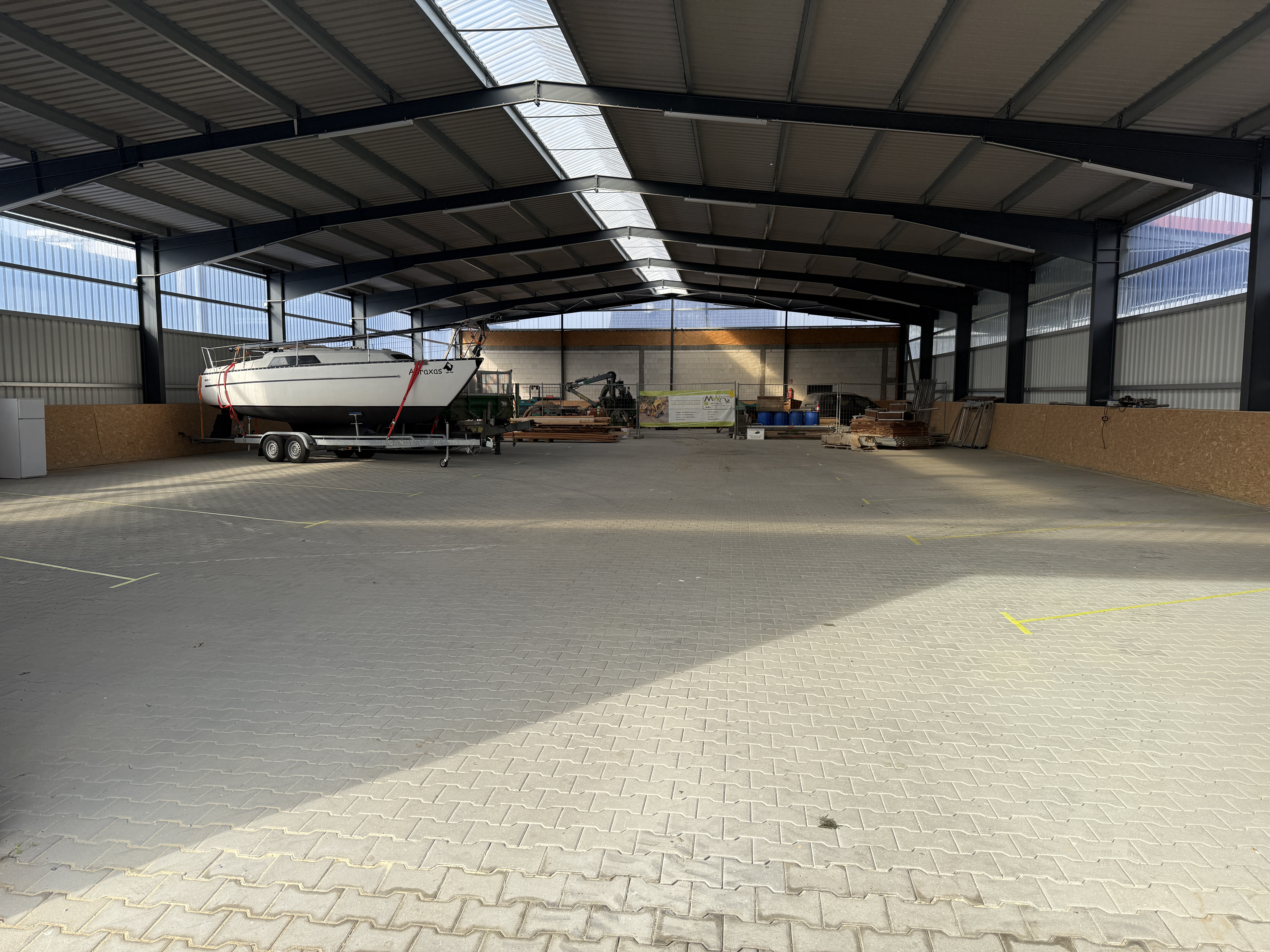 Abstellplatz - geeignet für: Oldtimer - Deutschland - Einstellplatz videoüberwacht in Halle