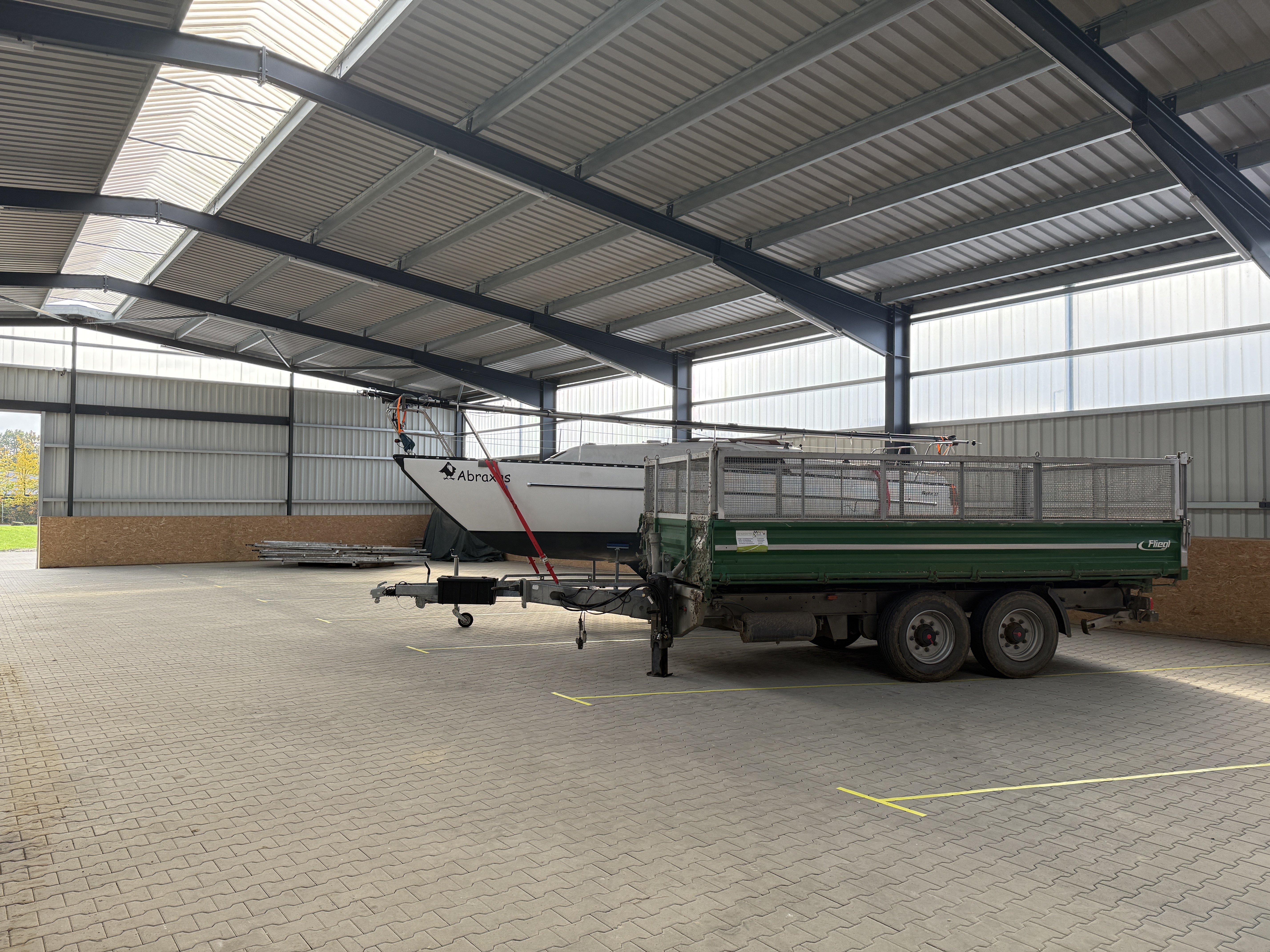 Abstellplatz - geeignet für: Oldtimer - Deutschland - Einstellplatz videoüberwacht in Halle